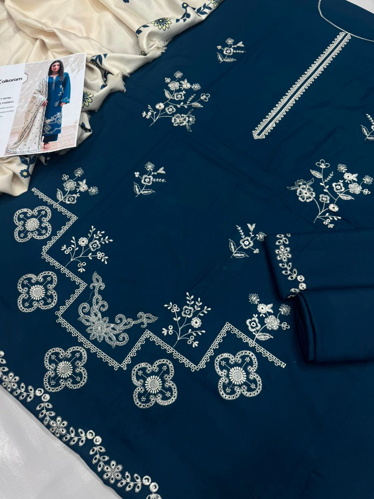 DHANAK 3PC – HEAVY EMBROIDERED
